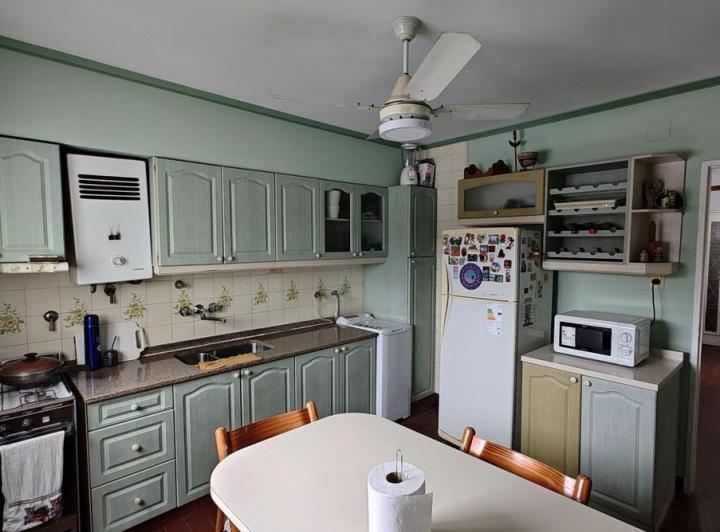 Casa · 80m² · 5 Ambientes · 1 Cochera