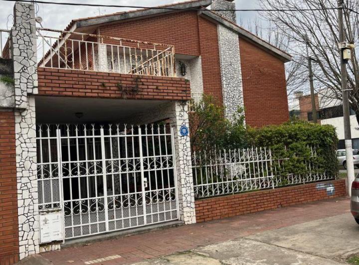 Casa · 257m² · 1 Ambiente · 2 Cocheras