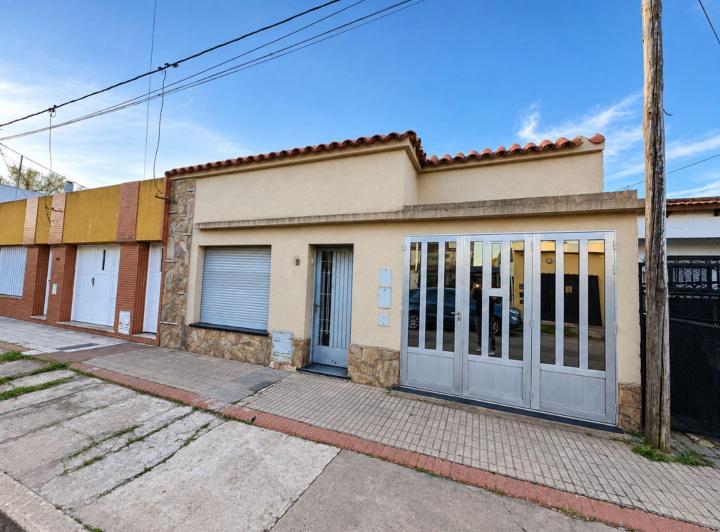 Casa · 130m² · 4 Ambientes · 1 Cochera