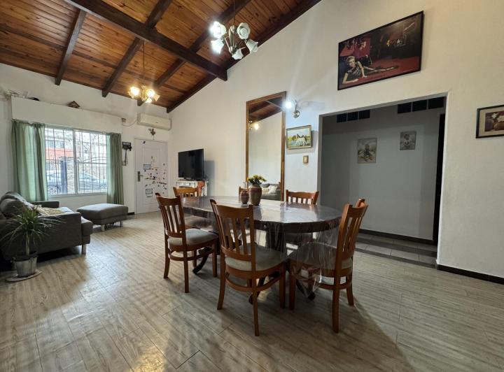 Casa · 130m² · 5 Ambientes · 2 Cocheras