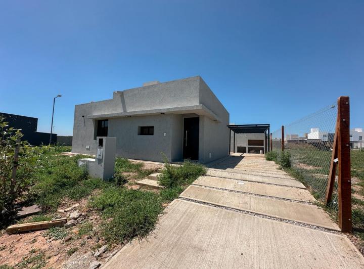 Casa · 76m² · 4 Ambientes · 1 Cochera
