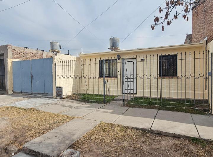 Casa · 90m² · 5 Ambientes · 2 Cocheras