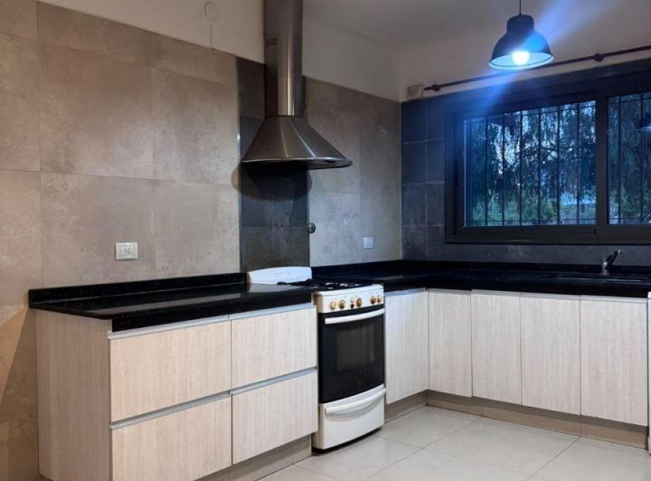 Casa · 140m² · 6 Ambientes · 1 Cochera