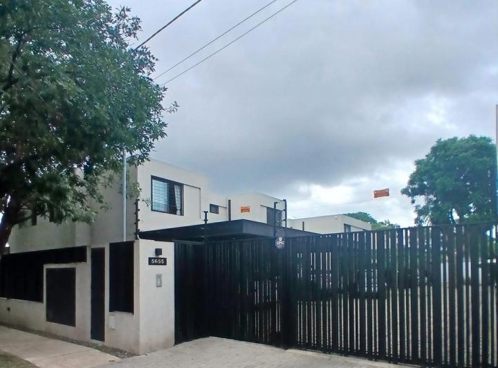 Casa · 180m² · 6 Ambientes · 2 Cocheras
