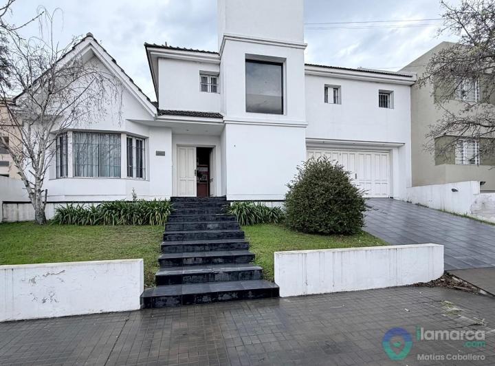 Casa · 350m² · 12 Ambientes · 2 Cocheras