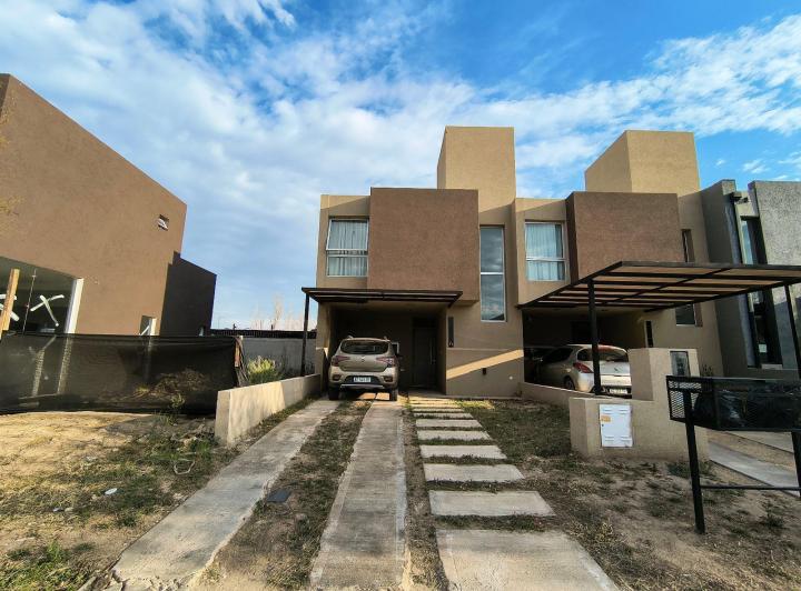 Casa · 170m² · 4 Ambientes · 1 Cochera