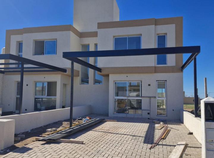 Casa · 120m² · 4 Ambientes · 1 Cochera