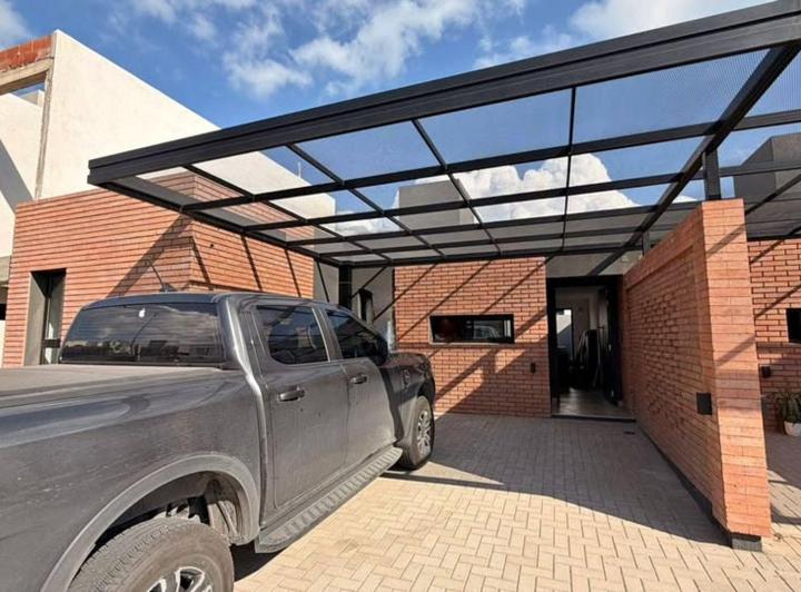 Casa · 120m² · 5 Ambientes · 2 Cocheras