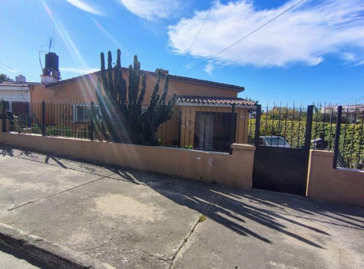 Casa · 134m² · 8 Ambientes · 1 Cochera