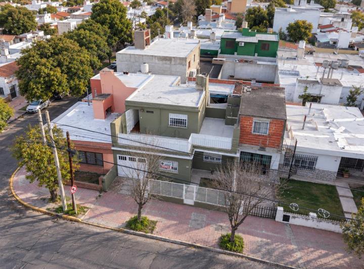 Casa · 100m² · 5 Ambientes · 1 Cochera