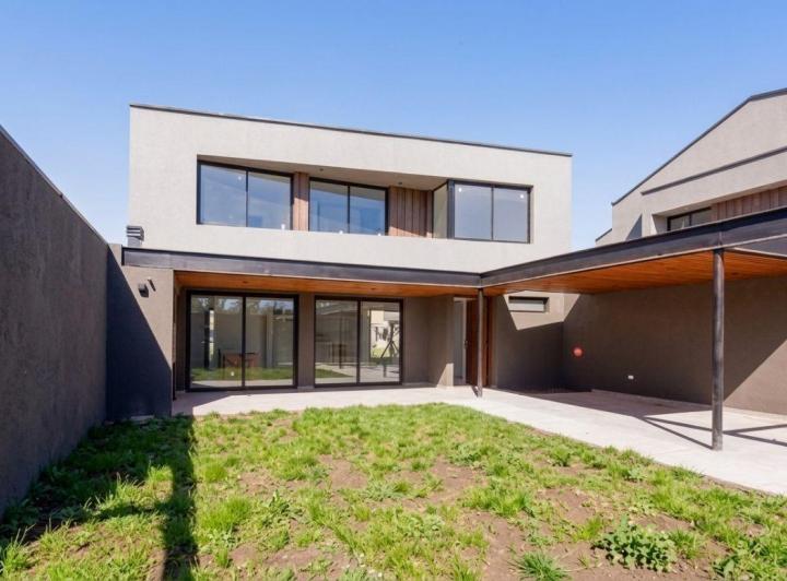 Casa · 18478m² · 4 Ambientes · 2 Cocheras