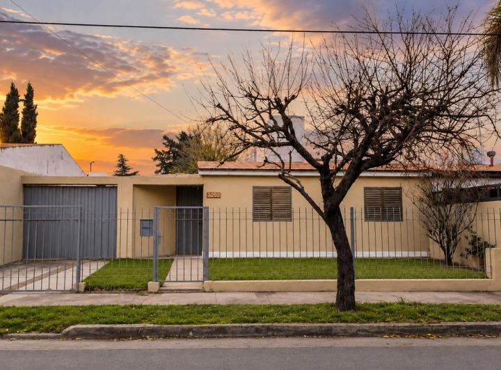 Casa · 100m² · 4 Ambientes · 1 Cochera