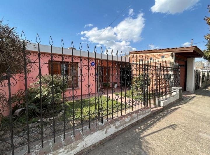 Casa · 200m² · 8 Ambientes · 1 Cochera