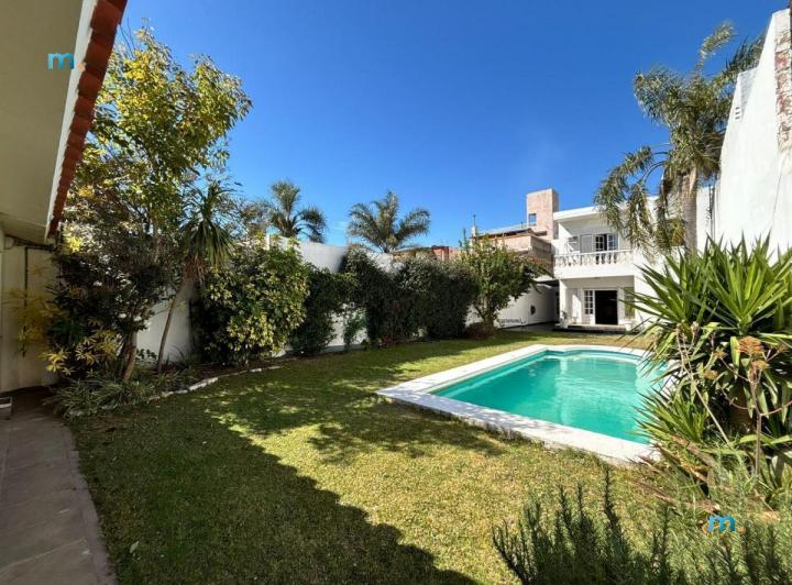 Casa · 312m² · 10 Ambientes · 4 Cocheras