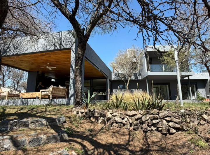 Casa · 240m² · 1 Ambiente