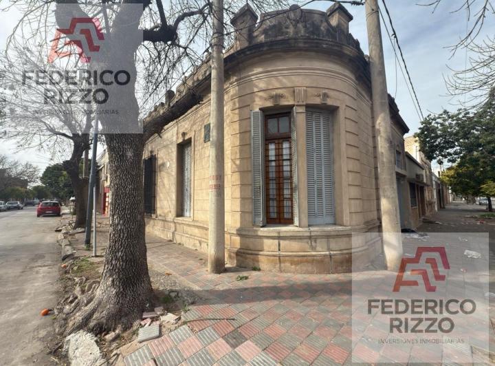 Casa · 127m² · 6 Ambientes · 1 Cochera