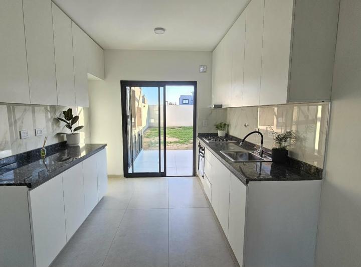 Casa · 70m² · 4 Ambientes · 1 Cochera