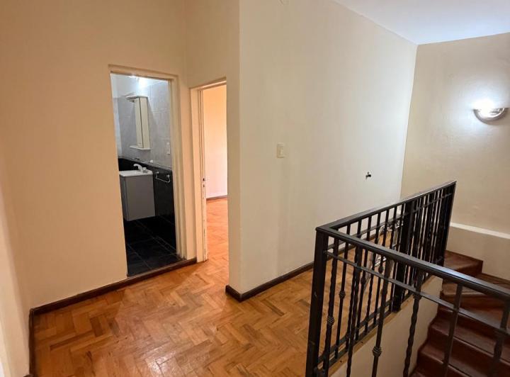 Casa · 80m² · 5 Ambientes · 1 Cochera