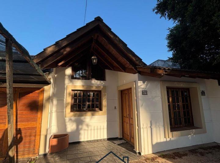 Casa · 180m² · 6 Ambientes · 1 Cochera