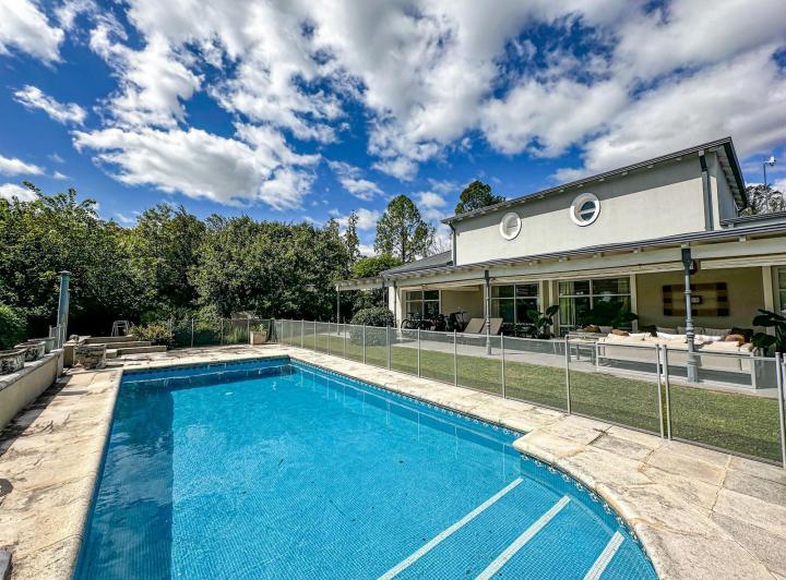 Casa · 450m² · 6 Ambientes · 4 Cocheras