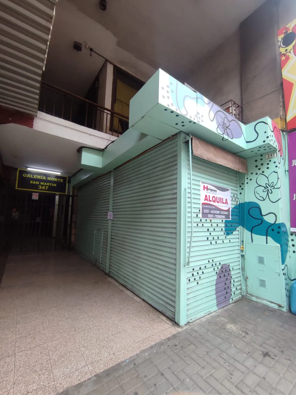 LOCAL COMERCIAL VIDRIADO EN SAN MARTIN 350 CON DEPÓSITO PROPIO