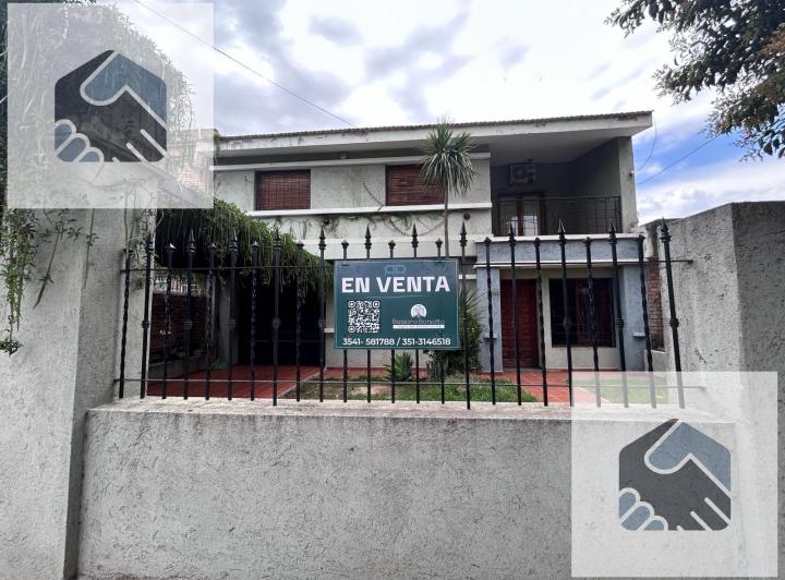 Casa · 212m² · 5 Ambientes · 1 Cochera