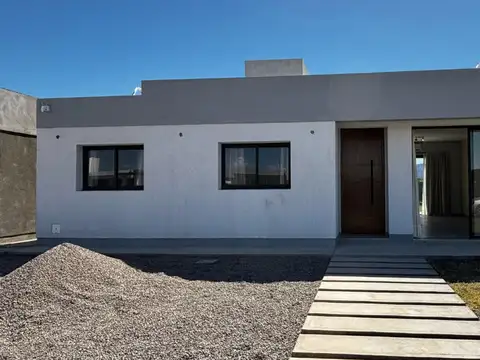 Casa en rivadavia b privado 3 hab 2 baños 500m2