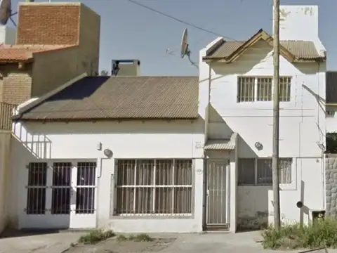 Venta de casa 4 ambientes en miramar, caleta olivia