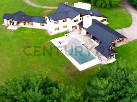 Venta casa de 700m2 , sobre fraccion de 3,5ha frente a cascada el hoyo chubut