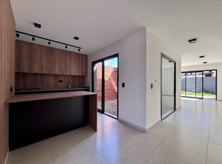 Casa · 120m² · 4 Ambientes · 2 Cocheras