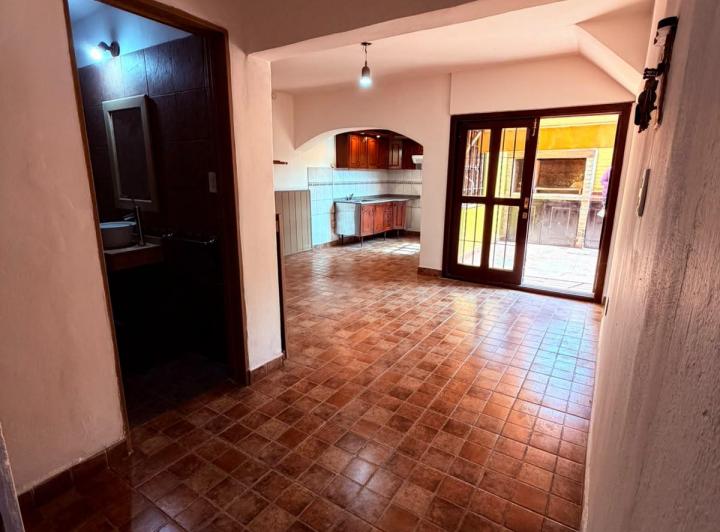 Casa · 90m² · 5 Ambientes · 1 Cochera