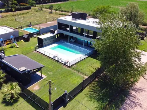 Casa en Venta en Las Tardes, Roldan