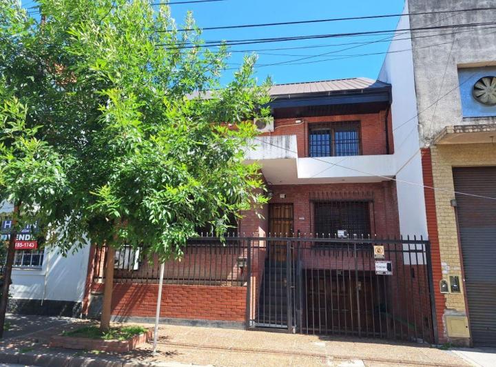 Casa · 258m² · 6 Ambientes · 3 Cocheras