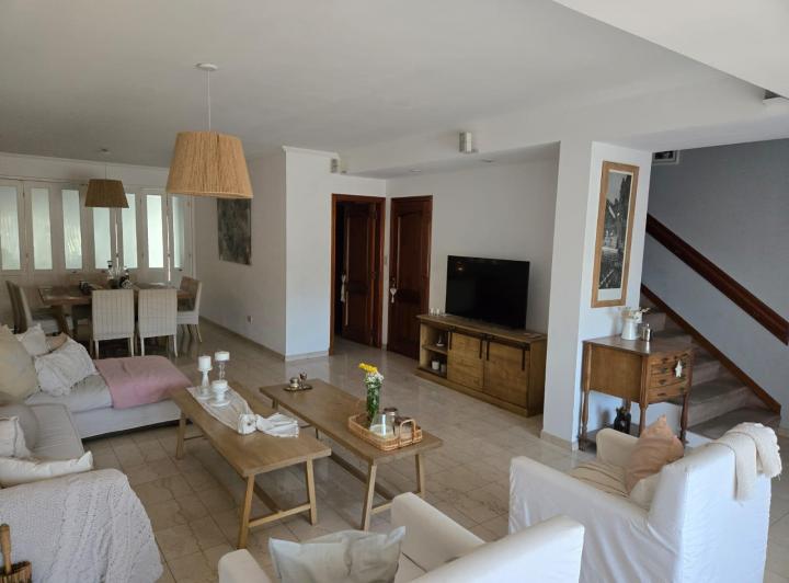Casa · 657m² · 4 Ambientes · 3 Cocheras