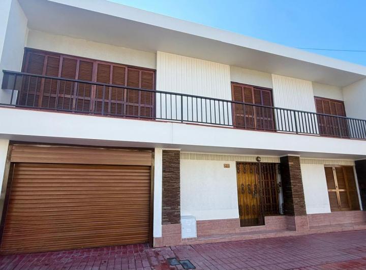 Casa · 201m² · 6 Ambientes · 2 Cocheras