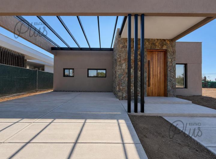 Casa · 160m² · 5 Ambientes · 2 Cocheras