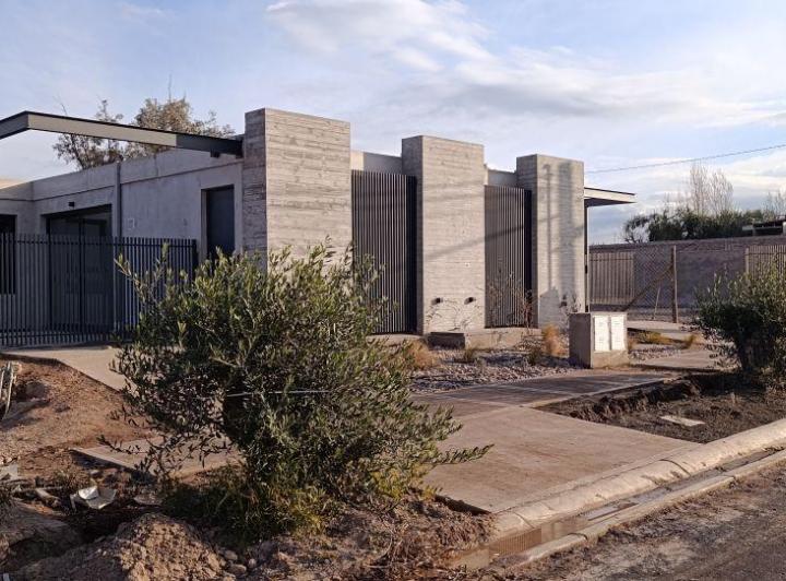 Casa · 92m² · 4 Ambientes · 1 Cochera