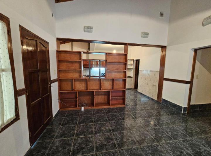 Casa · 228m² · 6 Ambientes · 2 Cocheras