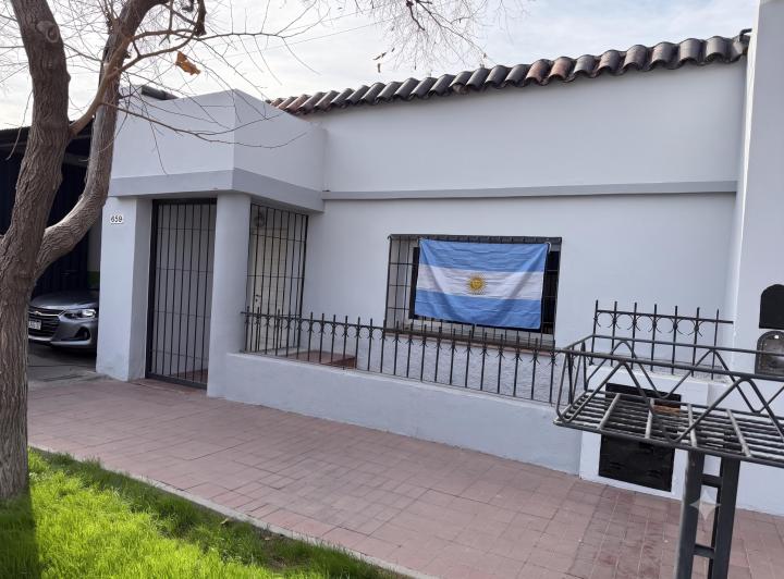 Bodega-Galpón · 400m² · 6 Ambientes · 10 Cocheras