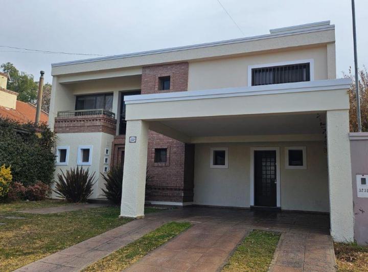 Casa · 294m² · 13 Ambientes · 2 Cocheras