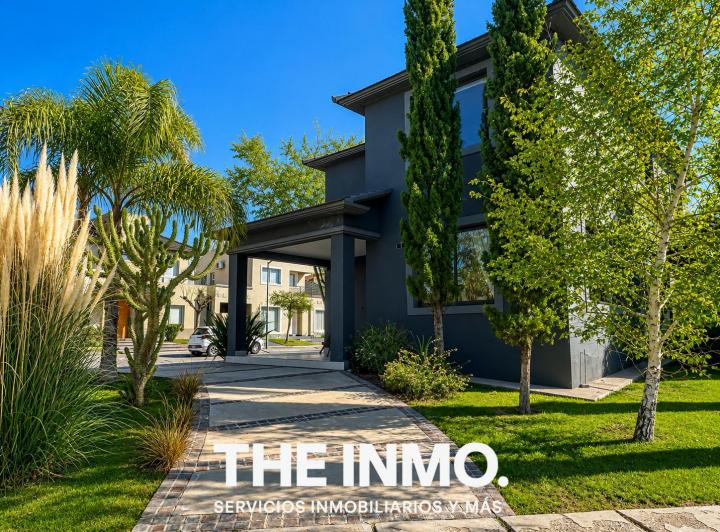 Casa · 344m² · 10 Ambientes · 2 Cocheras