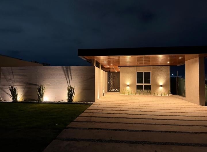 Casa · 230m² · 3 Dormitorios · 2 Cocheras