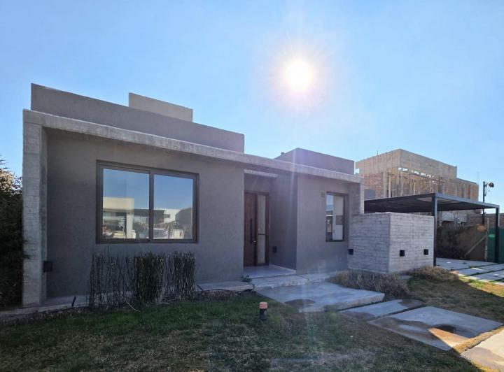 Casa · 190m² · 6 Ambientes · 1 Cochera