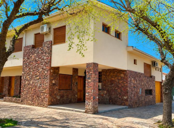 Casa · 226m² · 7 Ambientes · 2 Cocheras
