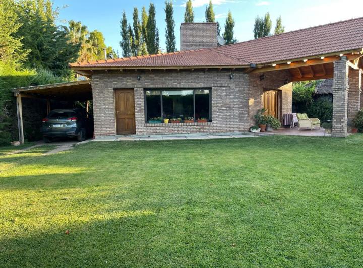 Casa · 180m² · 4 Ambientes · 2 Cocheras