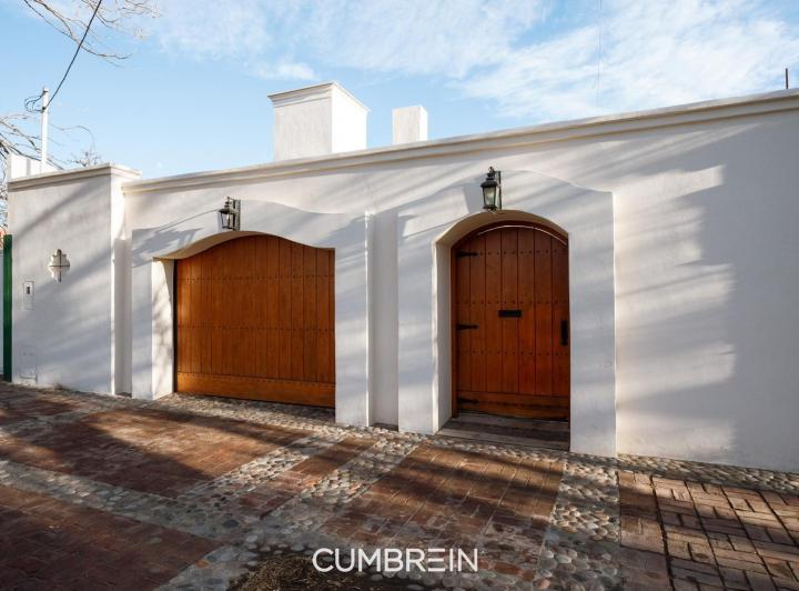 Casa · 190m² · 4 Ambientes · 2 Cocheras