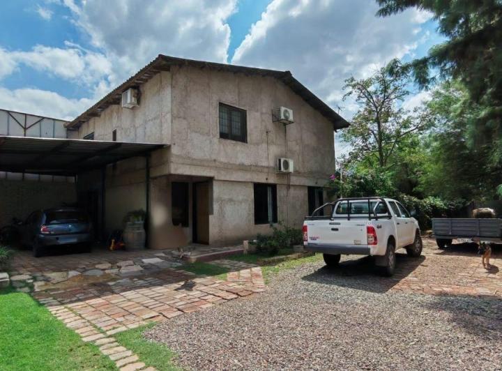Casa · 335m² · 7 Ambientes · 2 Cocheras
