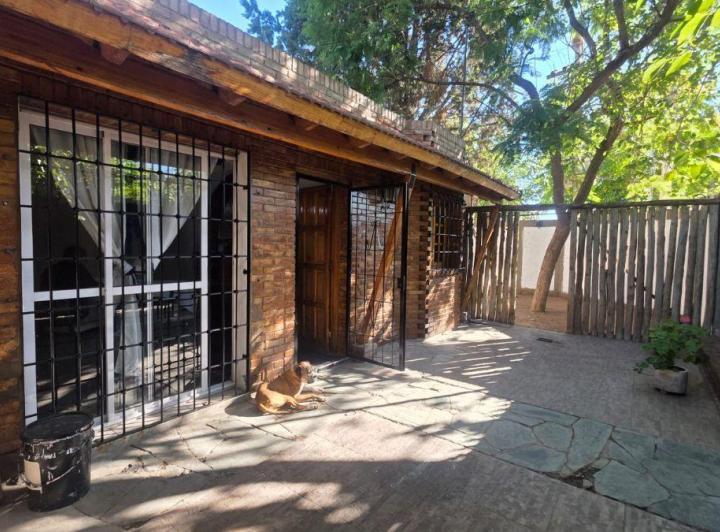 Casa · 204m² · 6 Ambientes · 2 Cocheras