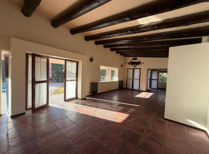 Casa · 228m² · 3 Dormitorios · 2 Cocheras