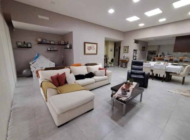 Casa · 199m² · 4 Ambientes · 2 Cocheras